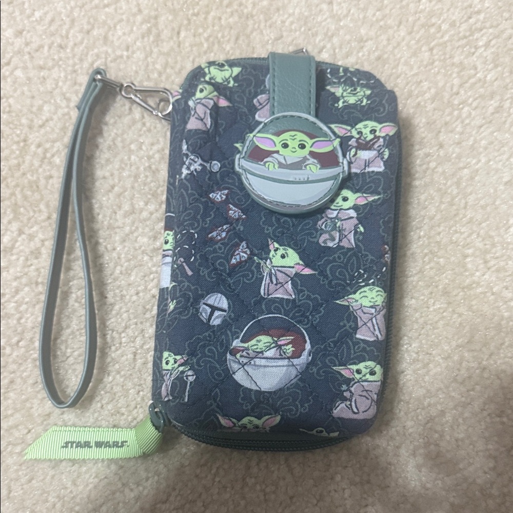 Star Wars Baby Yoda Phone Wristlet - Green and Black- Vera Bradley - never used